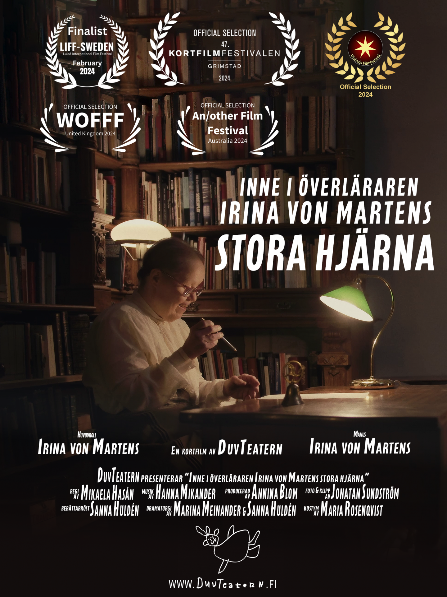 Affisch för kortfilmen "Inne i överläraren Irina von Martens stora hjärna". I centrum av bilden sitter Irina von Martens vid ett skrivbord, omgiven av bokhyllor fyllda med böcker. Hon bär glasögon och en vit tröja, och skriver med en penna i en bok. Rummet är svagt upplyst av en skrivbordslampa. Överst på affischen finns fem festivalemblem som indikerar att filmen är en finalist vid "LIFF - Sweden" i februari 2024, official selection på "Kortfilmfestivalen Grimstad 2024",  på ”Västerås filmfestival 2024”,  på ”WOFF United Kingdom 2024” och på ”An / Other Film Festival Australia”.  Texten på affischen lyder: "Inne i överläraren Irina von Martens stora hjärna" " "Huvudroll Irina von Martens" "En kortfilm av DuvTeatern" "Regi av Mikaela Hasán" "Musik av Hanna Mikander" "Producerad av Annina Blom" "Foto & klipp av Jonatan Sundström" "Berättarröst Sanna Huldén" "Dramaturgi av Marina Meinander & Sanna Huldén" "Kostym av Maria Rosenqvist"  "www.duvteatern.fi" Längst ner på affischen finns DuvTeaterns logo, en illustration av en duva med två ansikten och fyra vingar.